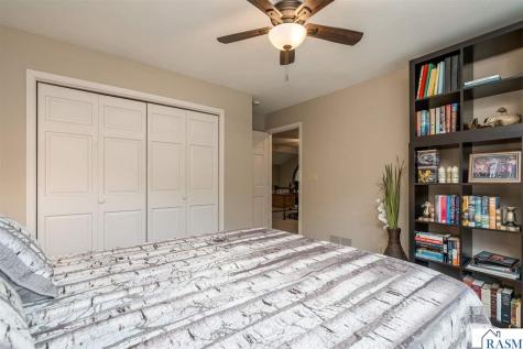 121 Bartholomew Lane Mankato MN 56001