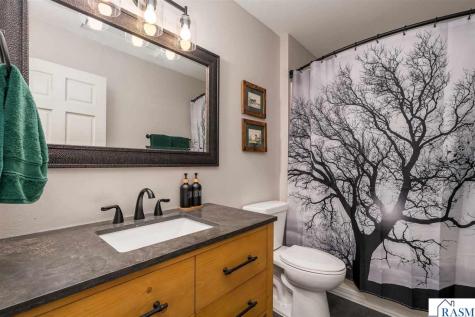121 Bartholomew Lane Mankato MN 56001