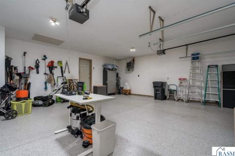 121 Bartholomew Lane Mankato MN 56001