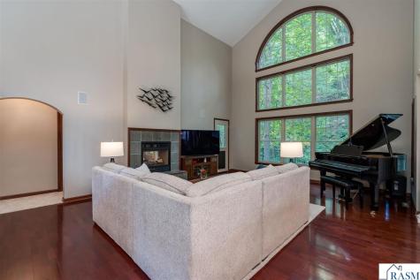 121 Bartholomew Lane Mankato MN 56001
