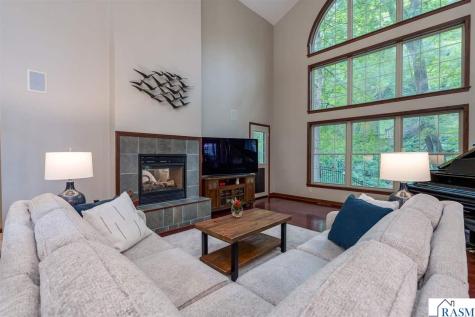 121 Bartholomew Lane Mankato MN 56001