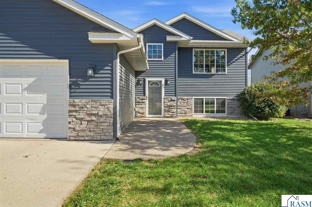 121 Pinehurst Drive Mankato MN 56001