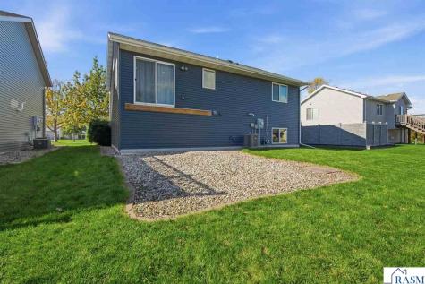 121 Pinehurst Drive Mankato MN 56001