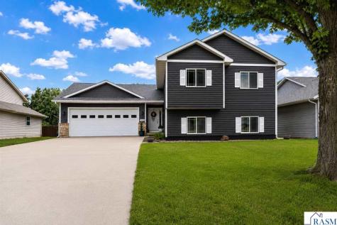 109 Cougar Drive Mankato MN 56001