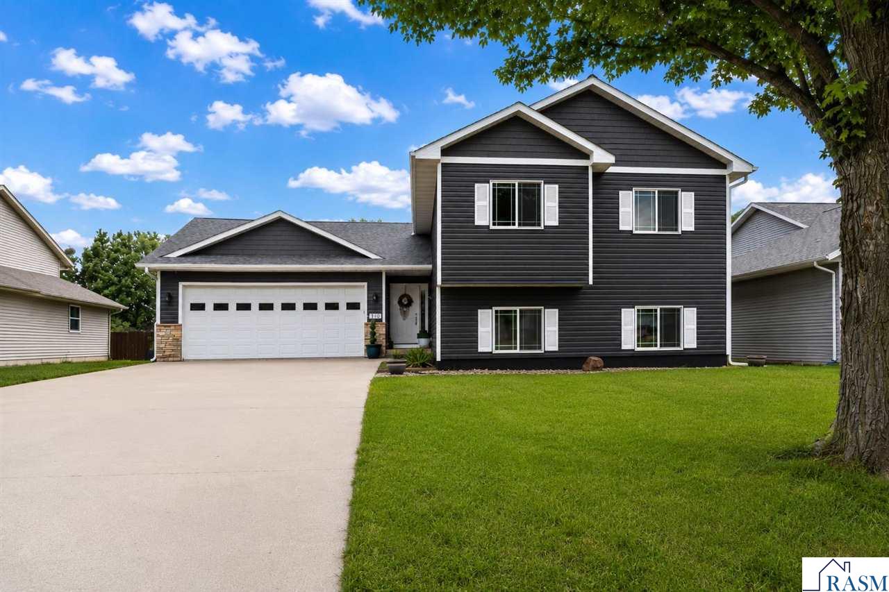 109 Cougar Drive Mankato MN 56001