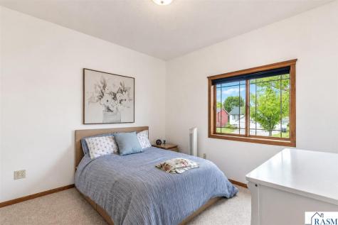 109 Cougar Drive Mankato MN 56001