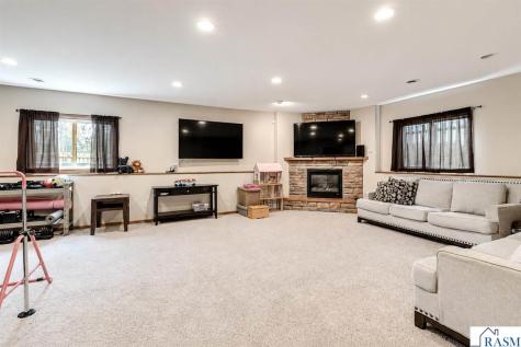 109 Cougar Drive Mankato MN 56001