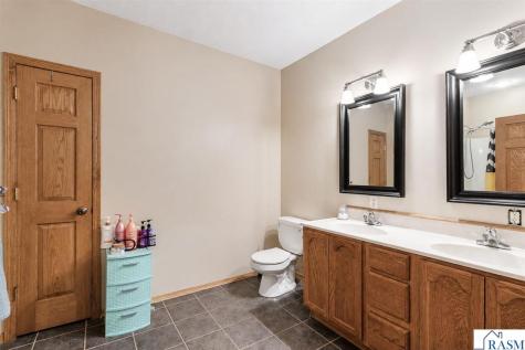 109 Cougar Drive Mankato MN 56001