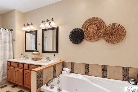109 Cougar Drive Mankato MN 56001