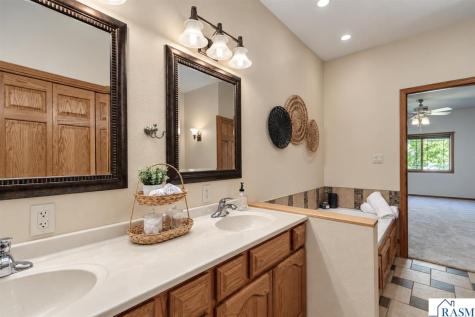 109 Cougar Drive Mankato MN 56001