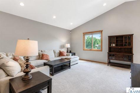 109 Cougar Drive Mankato MN 56001
