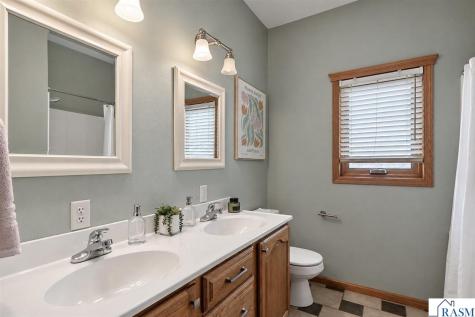109 Cougar Drive Mankato MN 56001