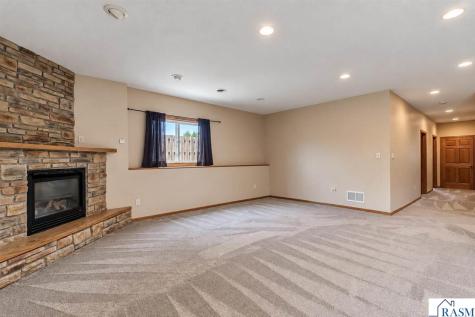 109 Cougar Drive Mankato MN 56001