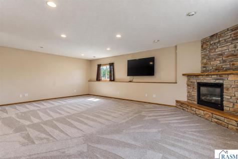 109 Cougar Drive Mankato MN 56001