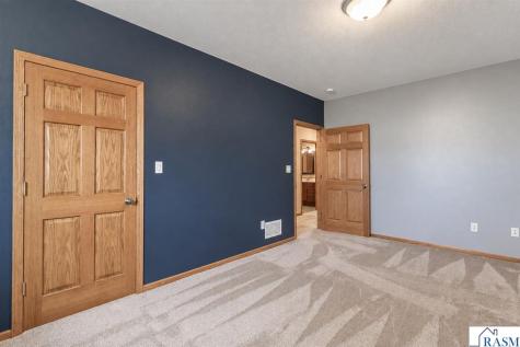 109 Cougar Drive Mankato MN 56001