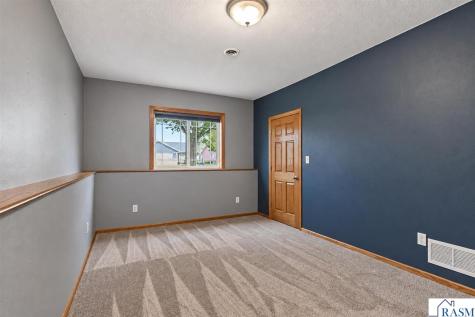 109 Cougar Drive Mankato MN 56001