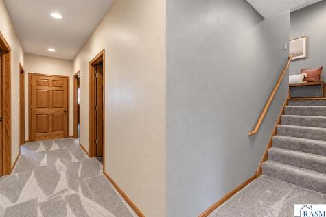 109 Cougar Drive Mankato MN 56001