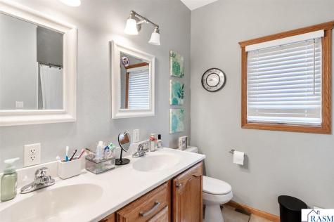 109 Cougar Drive Mankato MN 56001