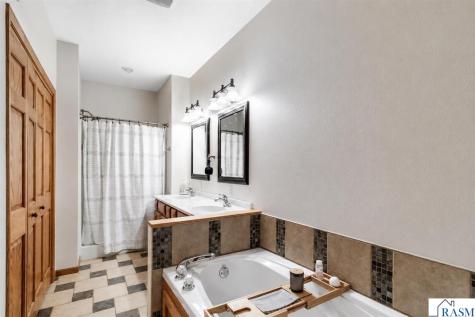 109 Cougar Drive Mankato MN 56001
