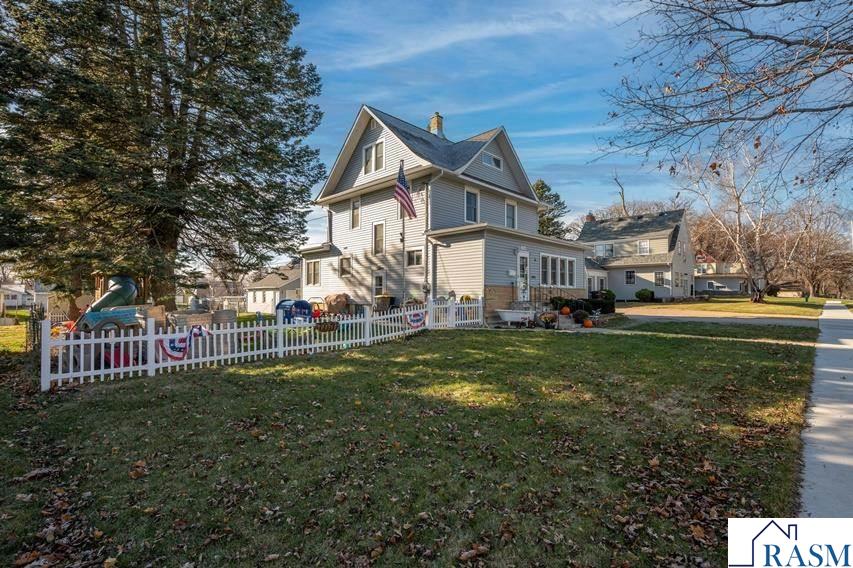 216 E 1st Street Blue Earth MN 56013