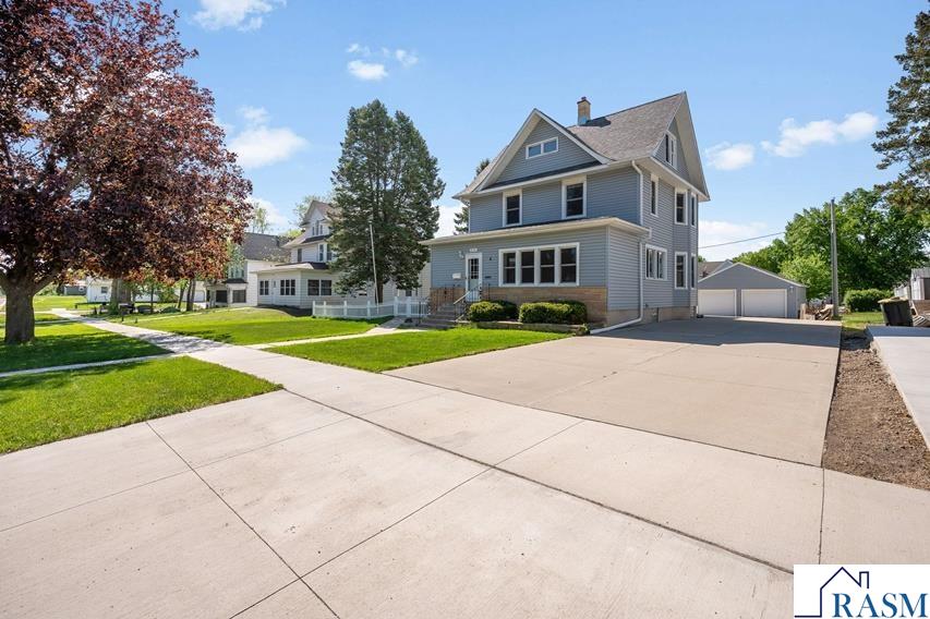 216 E 1st Street Blue Earth MN 56013