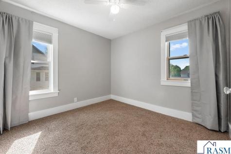 216 E 1st Street Blue Earth MN 56013