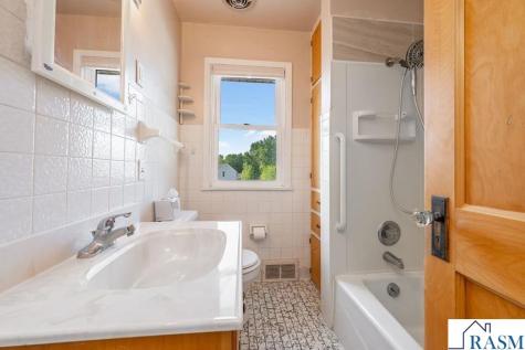 216 E 1st Street Blue Earth MN 56013