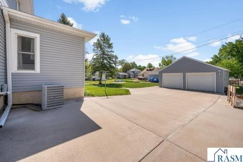 216 E 1st Street Blue Earth MN 56013