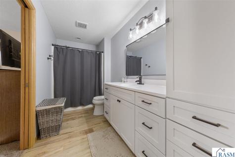 2101 Red Tail Lane North Mankato MN 56003