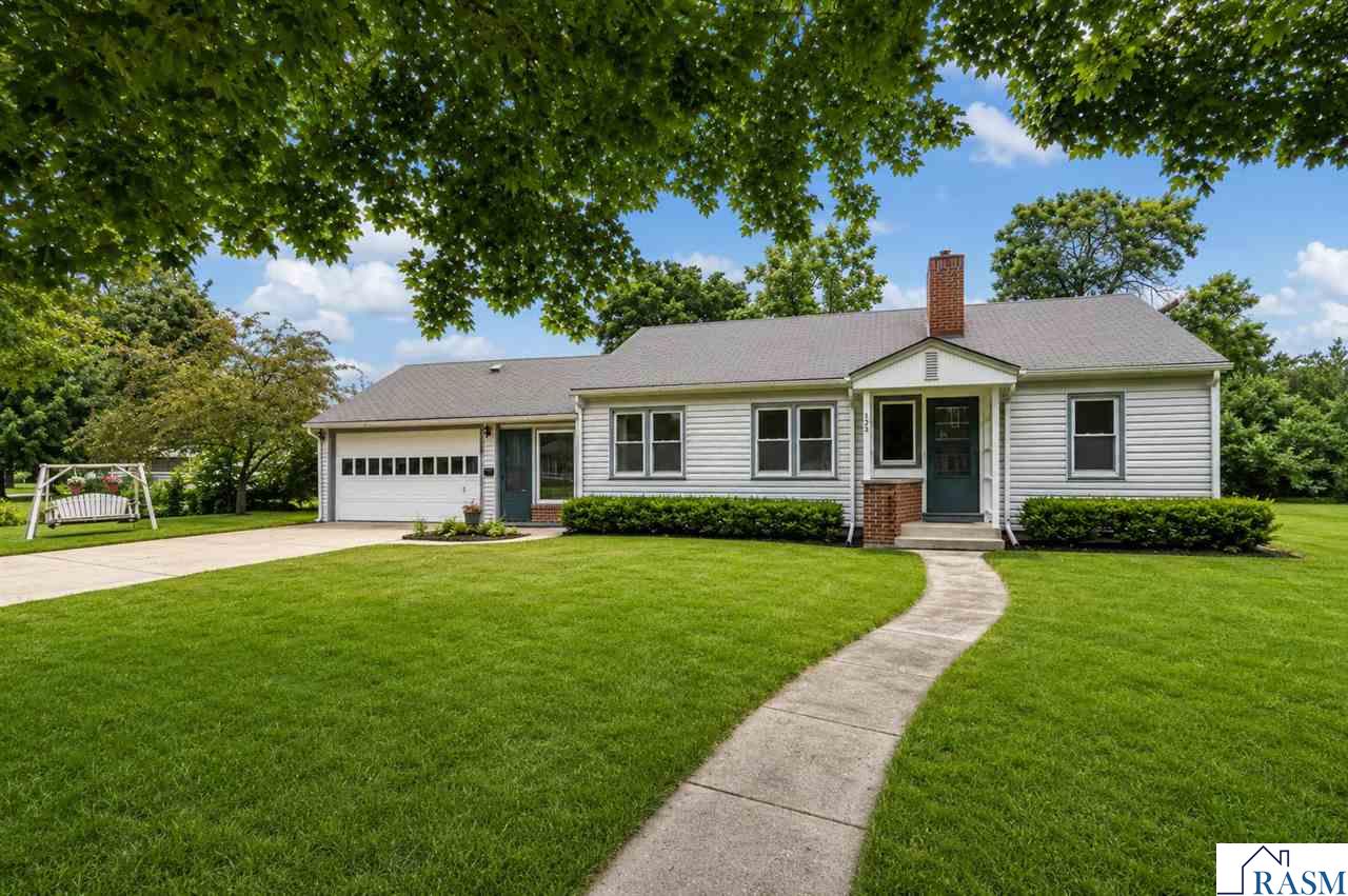 128 N Park Lane Le Sueur MN 56058