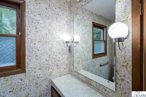 128 N Park Lane Le Sueur MN 56058