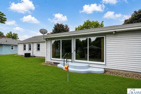 128 N Park Lane Le Sueur MN 56058