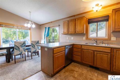112 Parkside Street Mankato MN 56001