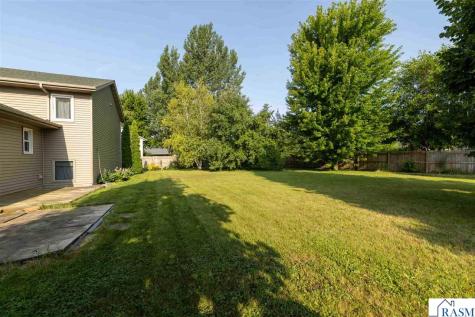 112 Parkside Street Mankato MN 56001