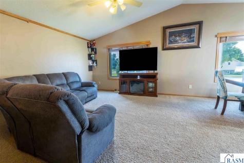 112 Parkside Street Mankato MN 56001