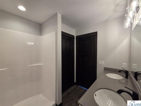 2405 Lake Avenue New Ulm MN 56073-1229