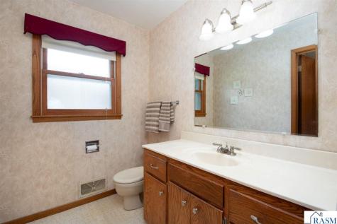 1808 Sunray Avenue Mankato MN 56001