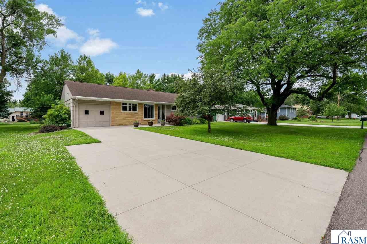 47 Skyline Drive Mankato MN 56001