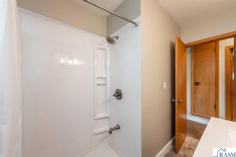 47 Skyline Drive Mankato MN 56001