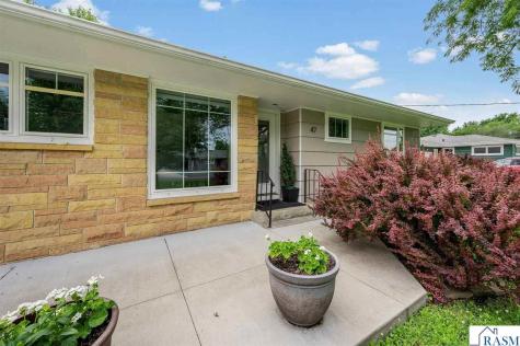 47 Skyline Drive Mankato MN 56001