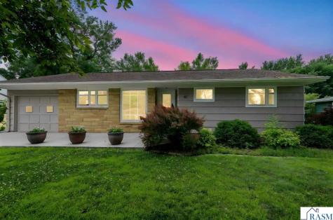 47 Skyline Drive Mankato MN 56001