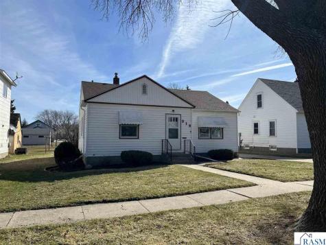 918 6th Street North St. James MN 56081