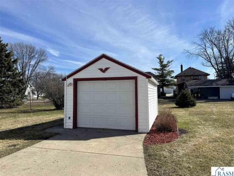 918 6th Street North St. James MN 56081