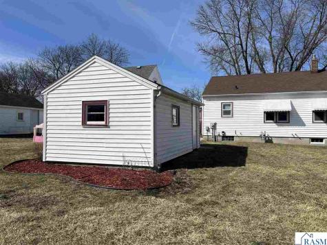 918 6th Street North St. James MN 56081