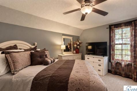 200 N Lexington Avenue Le Center MN 56057