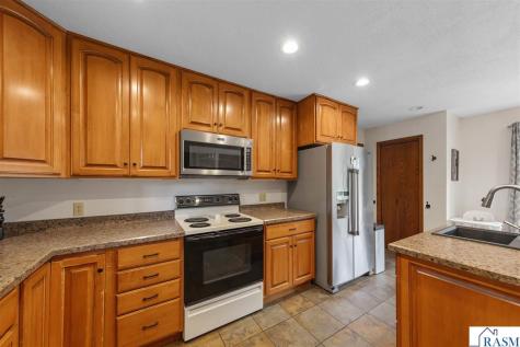 1552 Nottingham Drive North Mankato MN 56003
