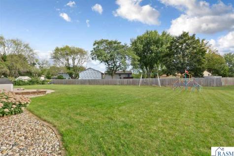 1552 Nottingham Drive North Mankato MN 56003
