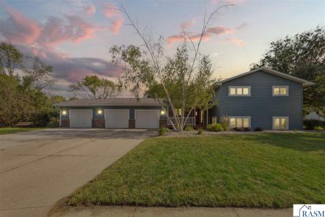 1552 Nottingham Drive North Mankato MN 56003