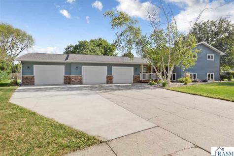 1552 Nottingham Drive North Mankato MN 56003