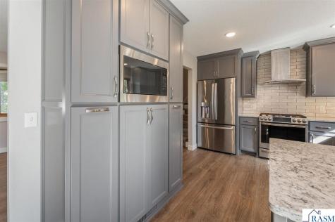 1721 Lilac Lane North Mankato MN 56003